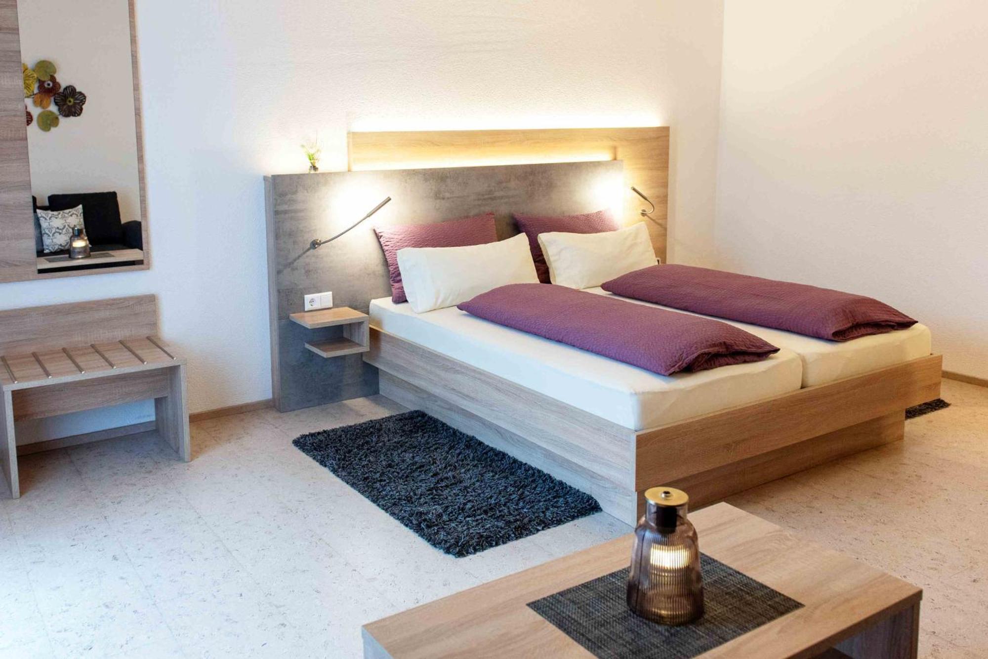 Gaestehaus Am Fuerstweg Heuchelheim-Klingen Ngoại thất bức ảnh