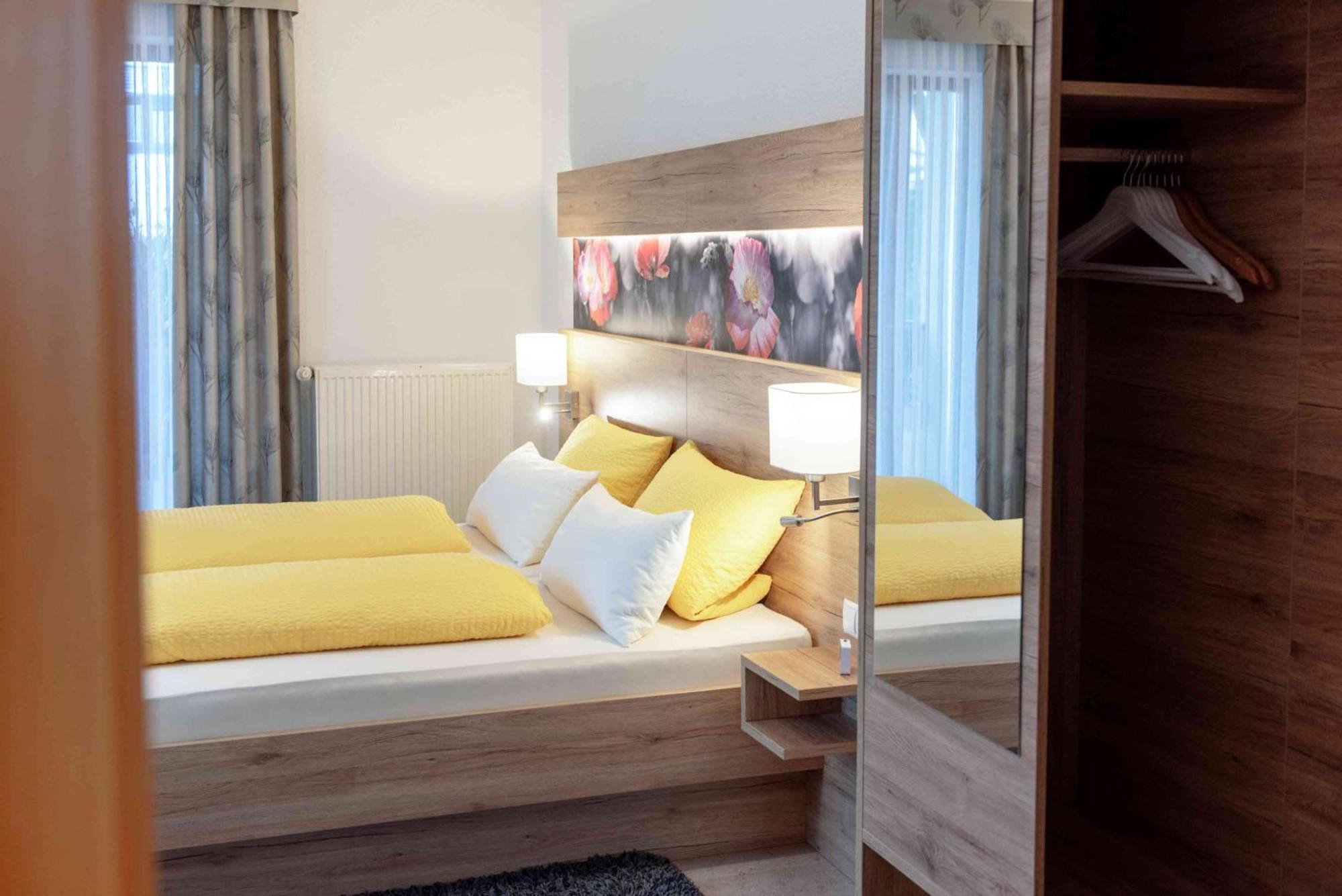 Gaestehaus Am Fuerstweg Heuchelheim-Klingen Ngoại thất bức ảnh