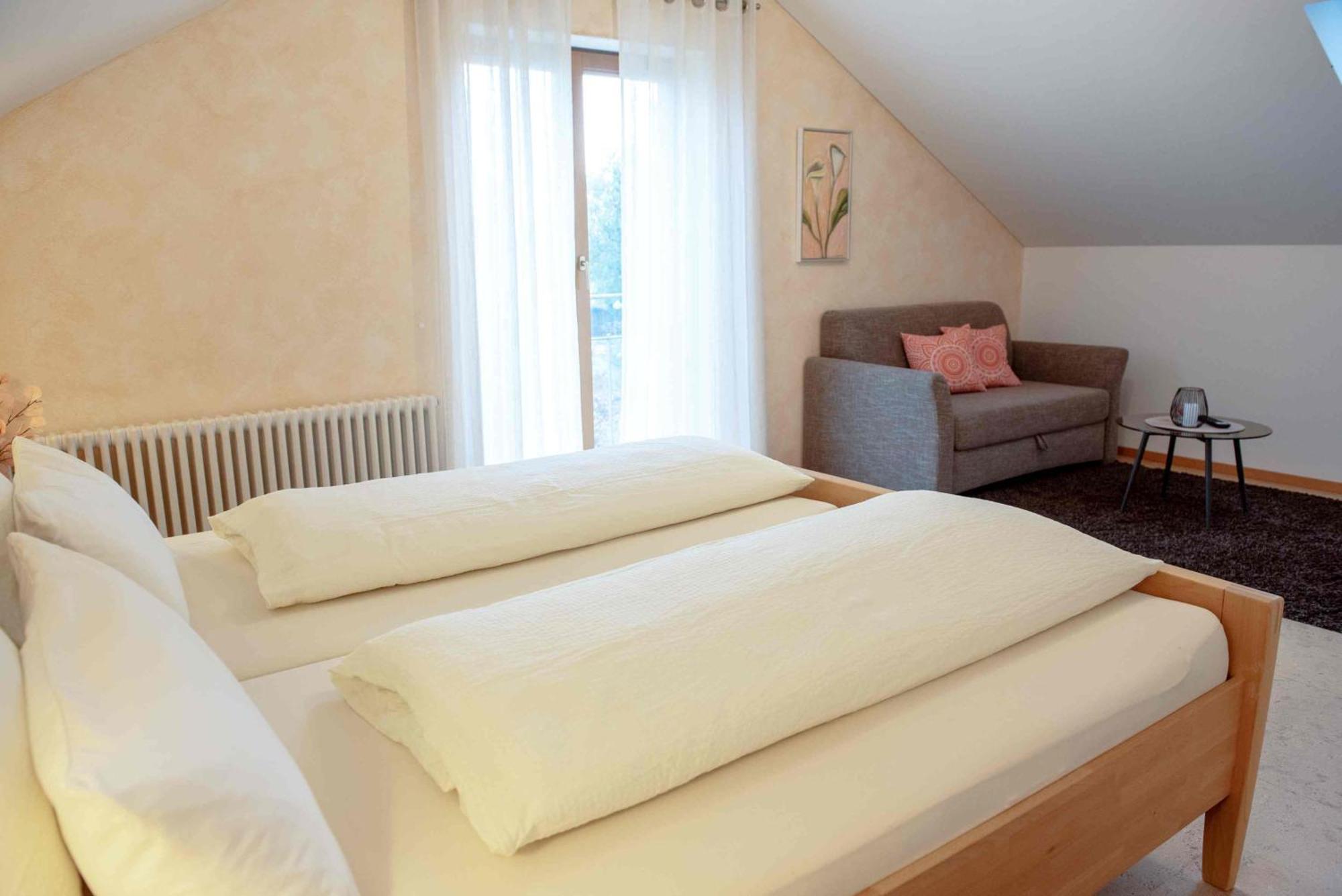 Gaestehaus Am Fuerstweg Heuchelheim-Klingen Ngoại thất bức ảnh
